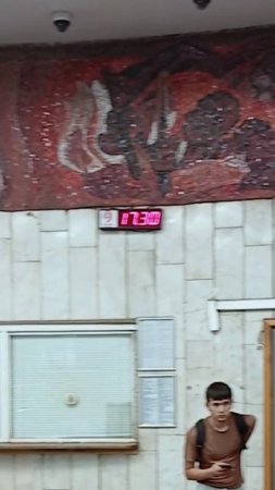 Панно в наземном вестибюле станции метро «Улица 1905 года»