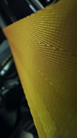 Желтые ремни безопасности на Porsche Panamera