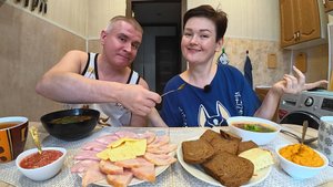 Мукбанг  Вован ПОДДЕРЖАЛ моё решение! Обсуждаем ПЛАНЫ как жить дальше без НЕГАТИВА! Обед в России