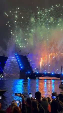 Мариупольские выпускники побывали на празднике «Алые паруса» в Петербурге