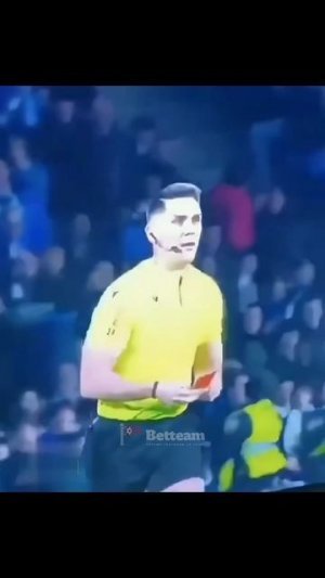 Забавный случай с Рамосом и ВАР
#футбол