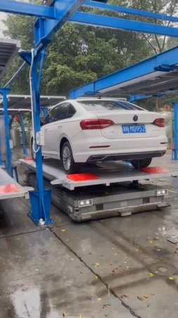 🚘 В Китае появилась умная парковка, которая сама перемещает машины