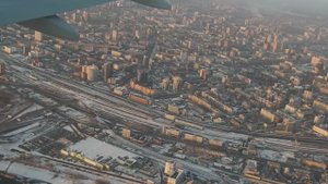 Заход самолета на посадку над Новосибирском.