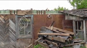 Разбираю крышу старого домика