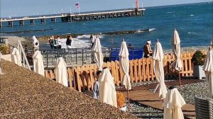 Майское море на разных пляжах Адлера, ещё чистое, никто не купается, прохладно!)