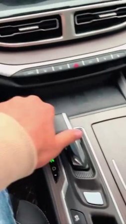 Чувак показал небольшой недостаток своего китайского Chery.