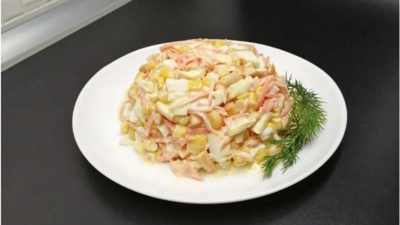 🧀 Салат с копченым сыром