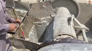 Строительство, дробление щебёнки