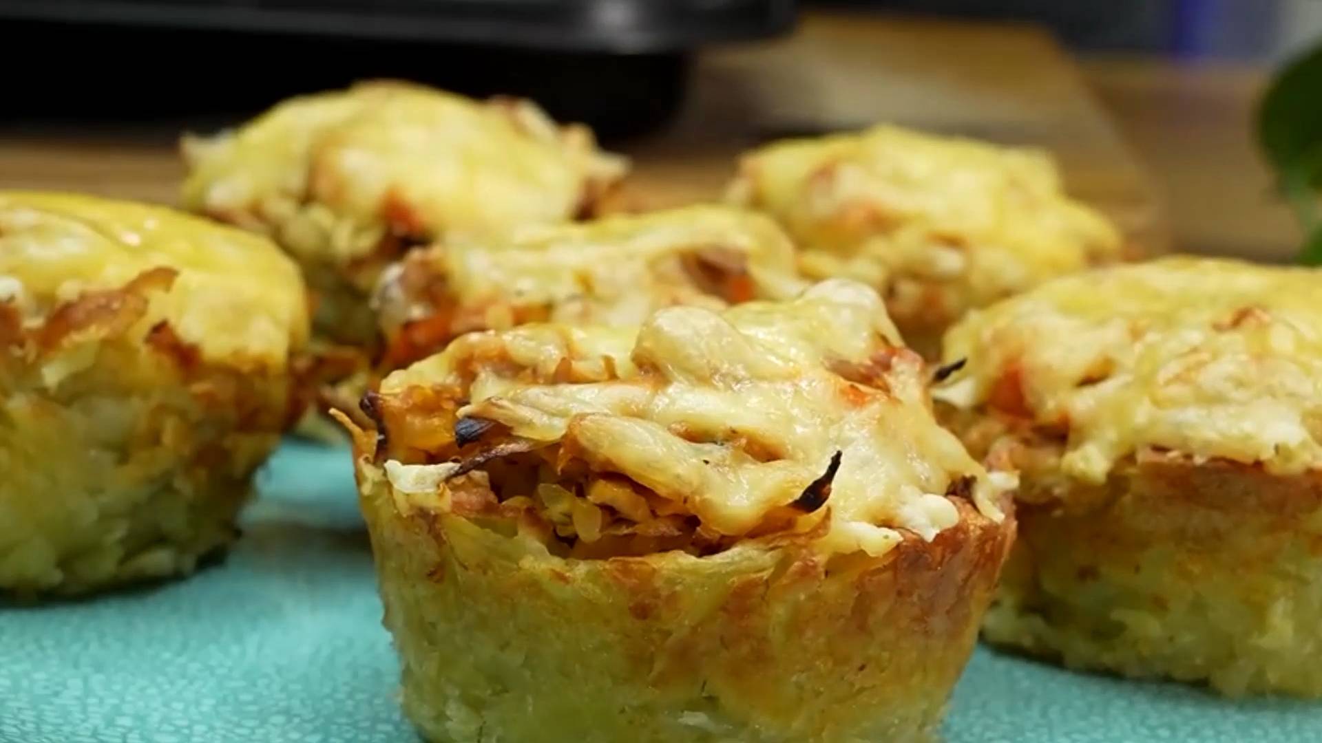 Картофельные маффины с начинкой