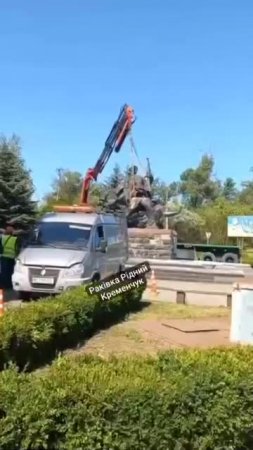 В Кременчуге Полтавской области уничтожили памятник матросам Днепровской флотилии.
