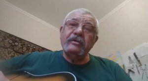 Дым костра создаёт уют._Песня под гитару...
