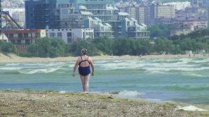 Мазутную крошку так и не убрали. После шторма грязь. И пустота. Пляж СОФИЯ / Анапа 30  июня 2025 г.