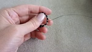 Треугольные серьги из бисера и кабашонов 🤩