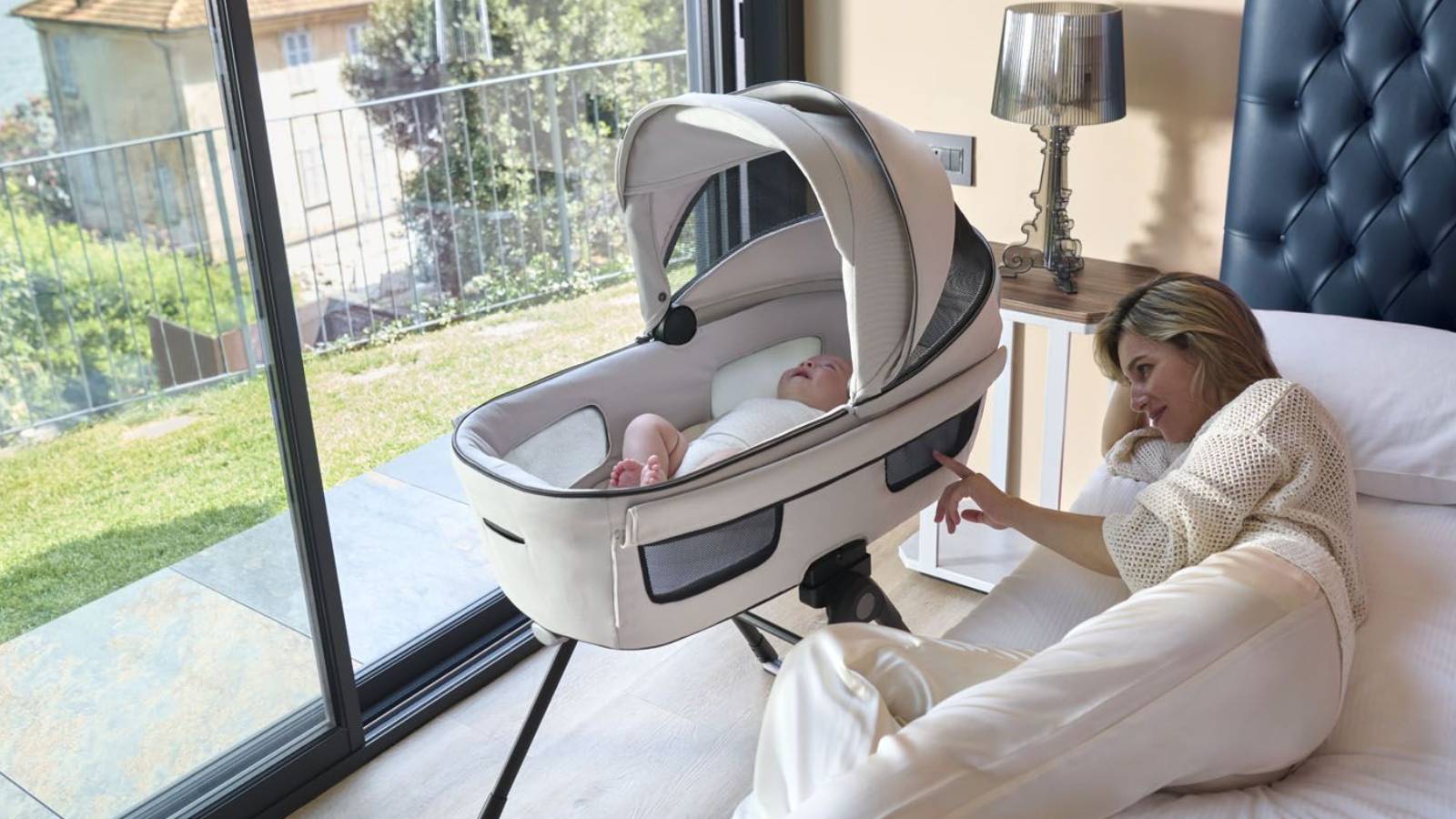 Коляска Inglesina Aptica 2025 с панорамной вентиляцией и люлькой Open Up.