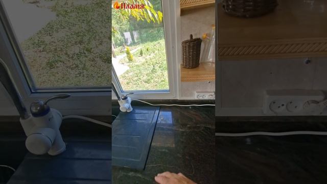 Столов много не бывает