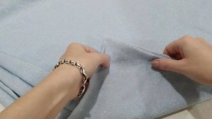 Нашла бесхозный кусок ткани и смастерила себе стильную вещь на осень (без шитья)