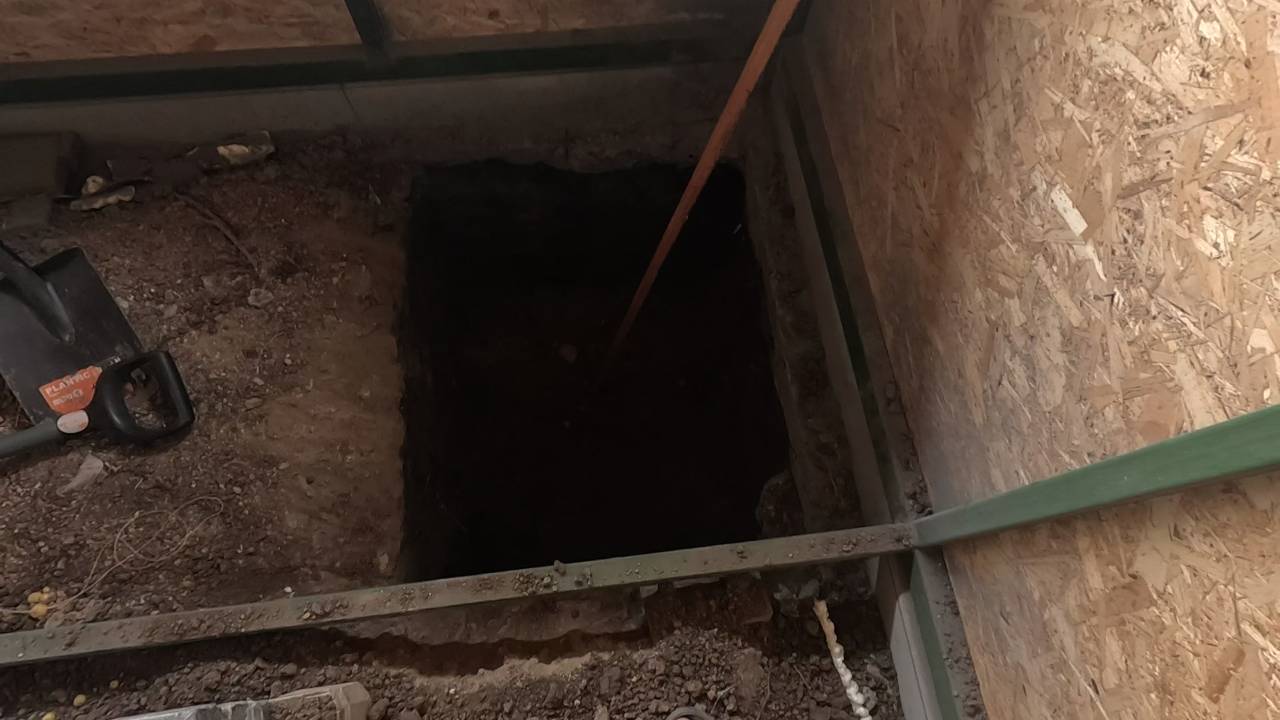 Видно вам дно у этой ямы ?