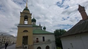 Рядом с Московским Кремлём .......