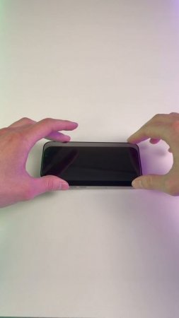 Подглядывают в метро? Антишпион стекло! Клеим его на iPhone 16 Pro! #Цифрус