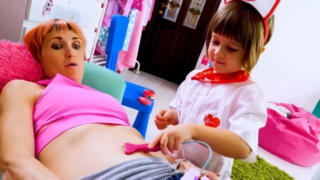 Бьянка и Карл лечат Машу Капуки! Что показало УЗИ? - Весёлые игры доктор. Видео шоу Привет Бьянка