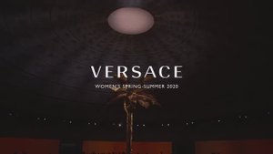 Показ женской коллекции Versace весна-лето 2020