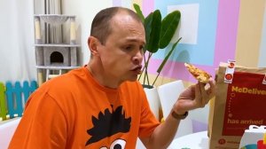 Мистер Макс Макс и истории для детей про костыли
