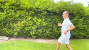 Мистер Макс Прятки по цветам в новом огромном доме