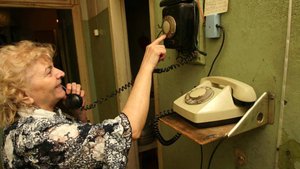 Мошенники начали названивать россиянам на домашние телефоны