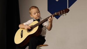 Густав Эрнесакс. Паровоз (со вступлением) (исп. Костичев Степан, 6 лет) Гитара