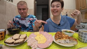 Мукбанг Вован ВЫСКАЗАЛСЯ по НАКИПЕВШЕЙ теме! ТКНУЛ меня носом в НЕСОСТЫКОВКИ! Семейный обед в России