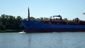 UN BUQUE CISTERNA ENTRA EN EL PUERTO DE KALININGRADO