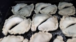 ПЕКУ ПОРОЖКИ С ГРИБАМИ😋🍄🟫🥟