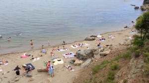 На улице пЕкло, народ купается. Находка