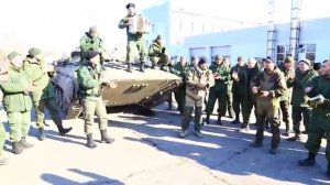 Добровольцы Пятнашки перед боем танцуют лезгинку