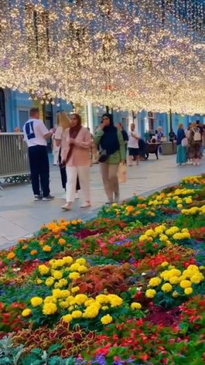 🌺В ГУМе стартовал фестиваль цветов – 250 тысяч растений украшают магазин и территорию вокруг🌺