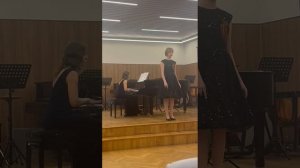 Молодой волонтёр фонда Вирозуб Евгения поздравляет с Днём Великой Победы над фашизмом!