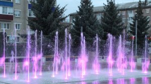 Фонтан под музыку и с подсветкой.