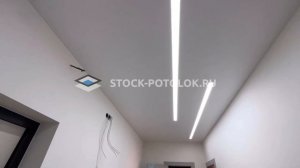 СТОК-ПОТОЛОК в прихожей. Световые линии.