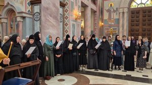 АКАФИСТ В СОФИЙСКОМ СОБОРЕ В ИСПОЛНЕНИИ СЕСТЕР ИВЕРСКОГО МОНАСТЫРЯ ПЕРЕД МОЩАМИ СВЯТИТЕЛЯ ТИХОНА