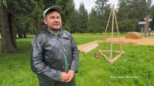 Владимир Алманов создает трехметровые скульптуры из соломы в лесопарке "Загорское море"