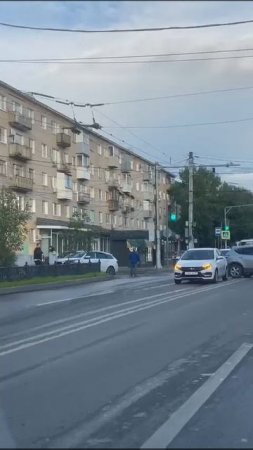 А этот кадры с места ДТП, которое вчера произошло на Домостроителей.