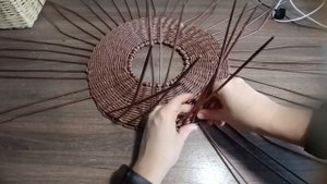 Оплетаю часы из fix prise бумажной лозой.