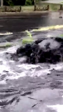 Вырвало люк вв Омске на улице Профсоюзов