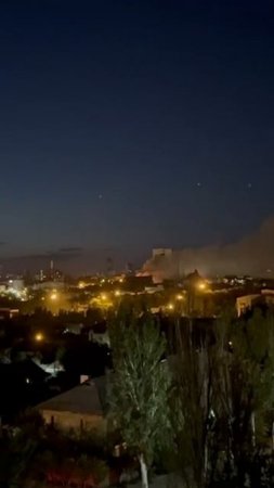 Донецк под обстрелом: Донецк подвергся мощному обстрелу.