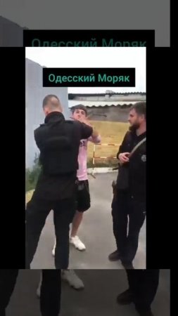 СБЕЖАЛ от МУСОРОВ с НАРУЧНИКАМИ )))))