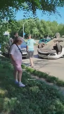 Опрокинутый автомобиль на дороге в Энергетиках. КУРГАН 1.07.2025
