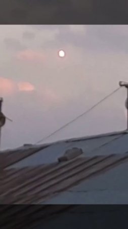 Горящий как солнце НЛО в закатном небе в Эрзуруме, Турция.