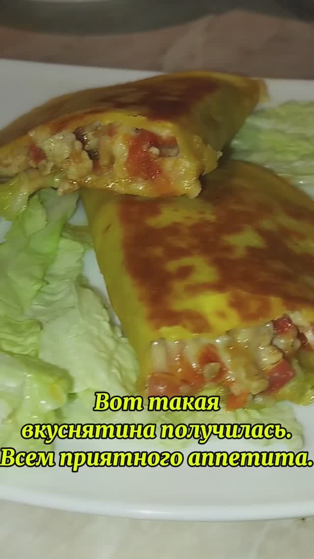 Вкуснятина на ужин. Сырная лепёшка с фаршем и овощами.