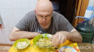 Мукбанг. Вермишелевый суп, крабовый салат, сыр и дорогая колбаса. О "Спящей царевне" из СССР.