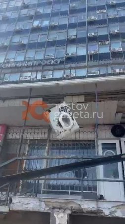 Нам кажется, или по улице Береговой свисает стиралка? 🤔